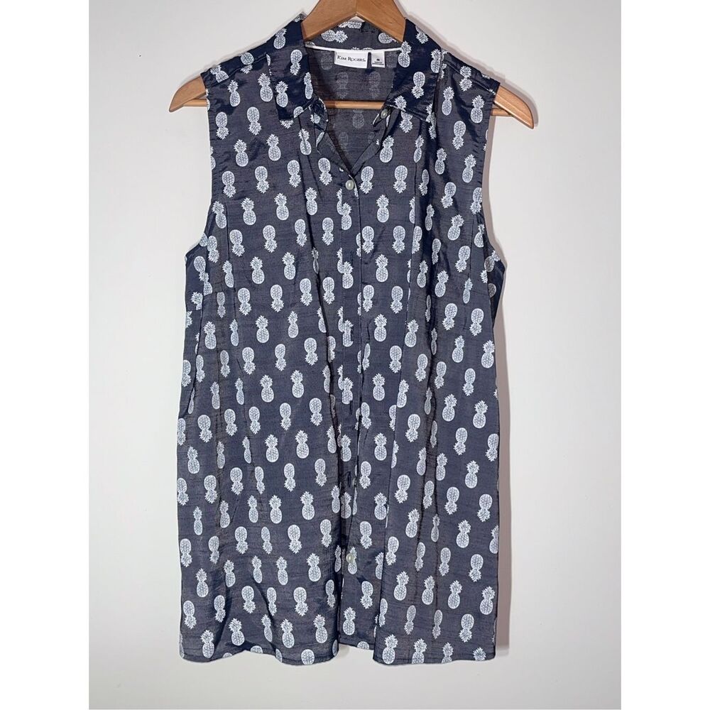 Sleeveless button down top with pineapple design